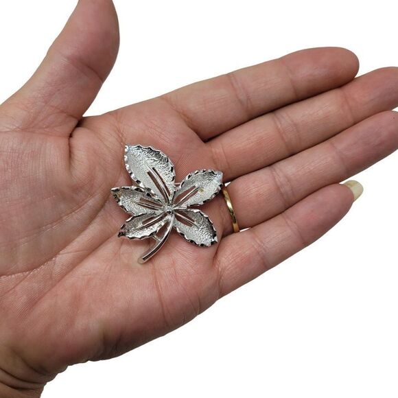 Vintage Signed Sarah Coventry Silver Tone Clover Brooch Pin Pendant Etched Gift - Picture 7 of 7